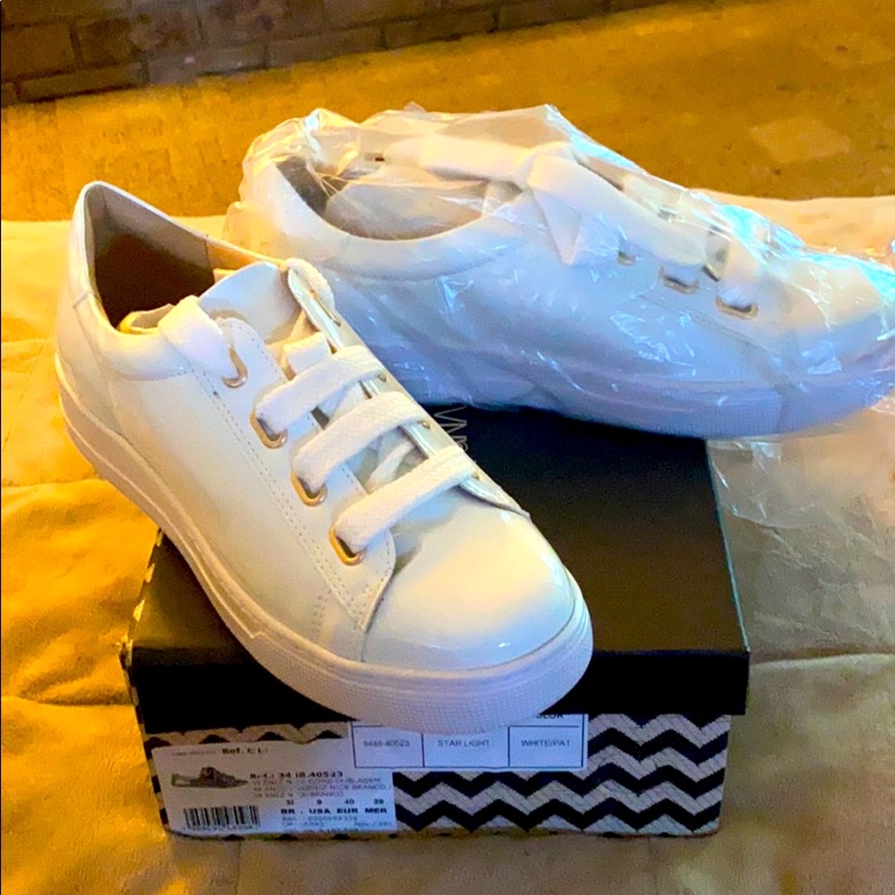 Very cute white gym shoes